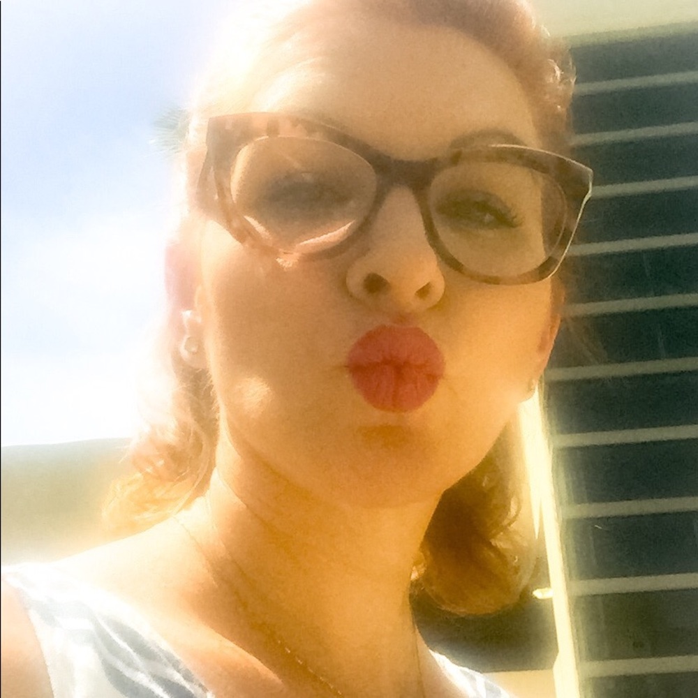 Meet your Posher, Laura